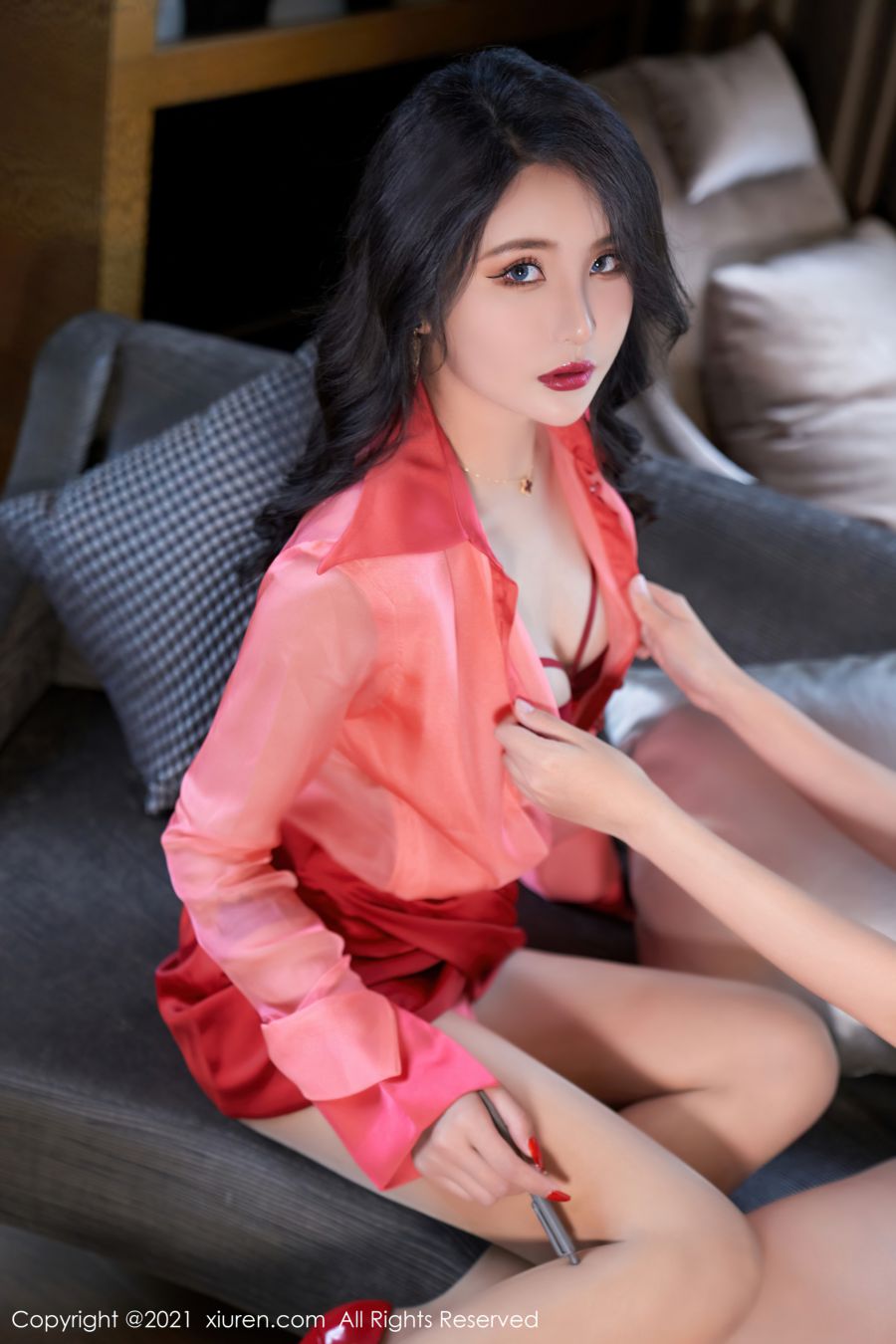 [XIUREN秀人网] 2021.09.08 NO.3915 Emily尹菲 [64P-540MB]