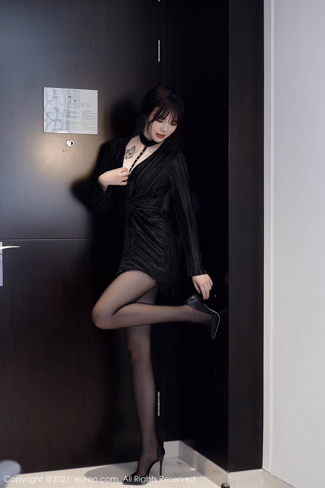 [XIUREN秀人网] 2021.10.19 NO.4080 Arude薇薇 [70P-790MB]