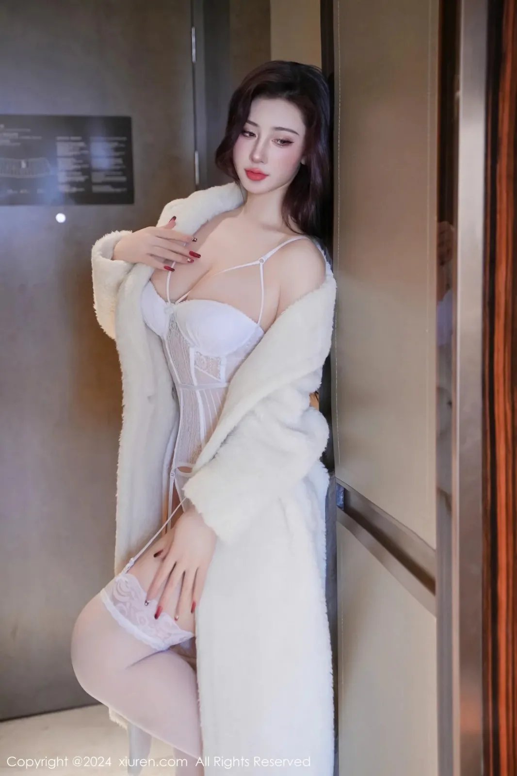[XIUREN秀人网] 2024.01.18 NO.7978 蕾蕾醒了没 [73P-698MB]