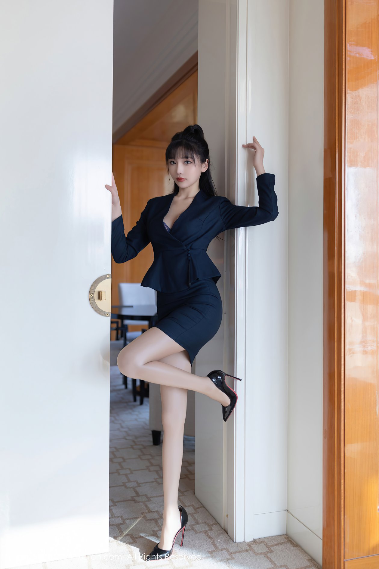[XIUREN秀人网] 2024.10.10 NO.9263 陆萱萱 [80P-735MB]