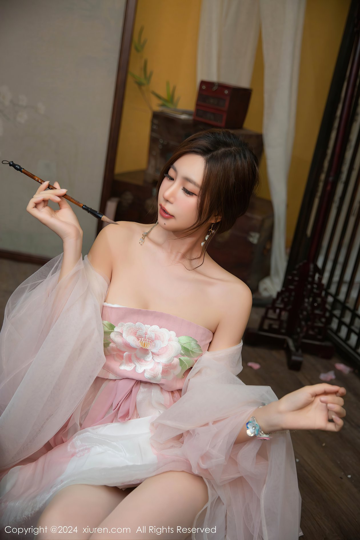 [XIUREN秀人网] 2024.11.20 NO.9475 绮里嘉ula [80P-803MB]