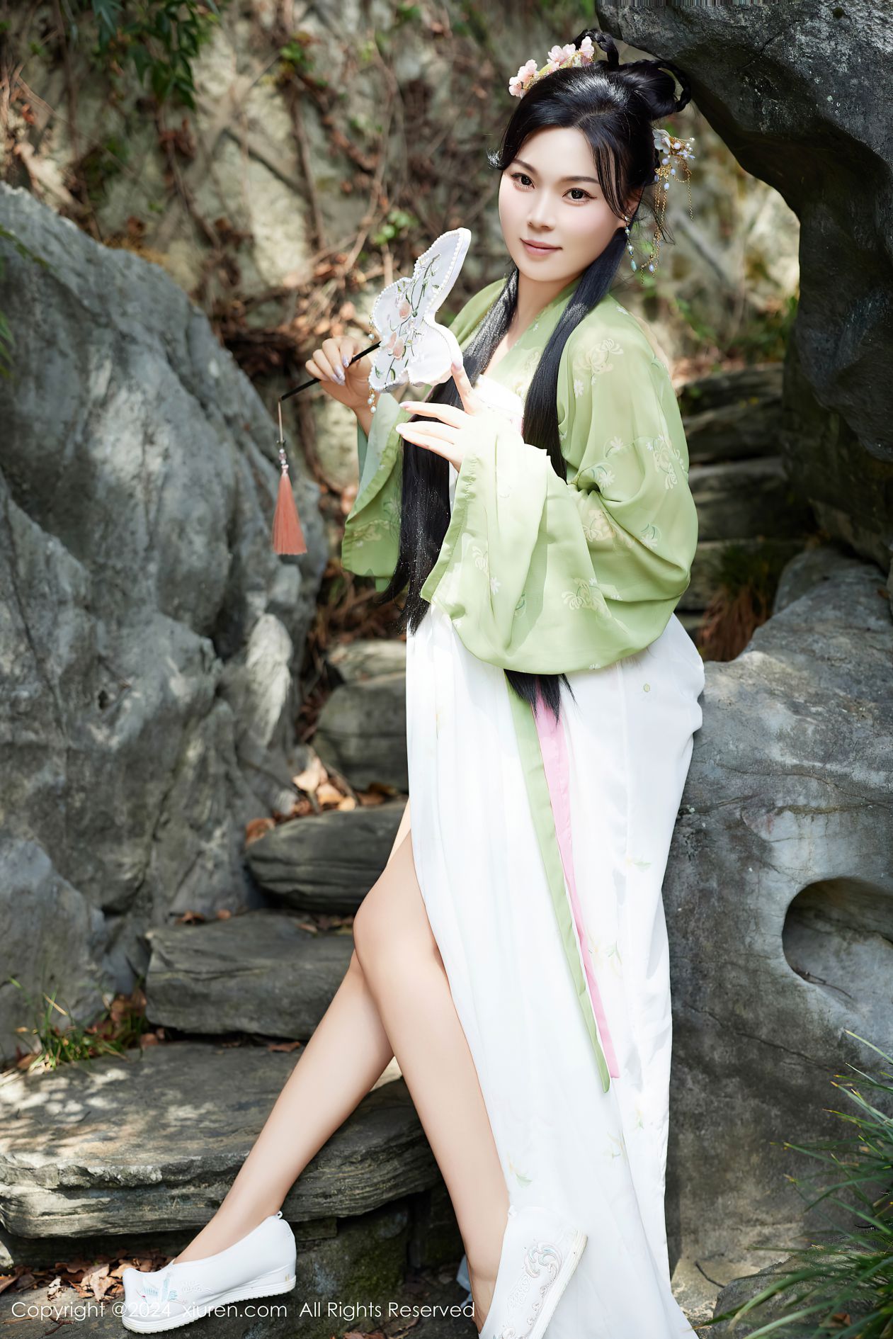 [XIUREN秀人网] 2024.09.14 NO.9162 麦田 [72P-789MB]