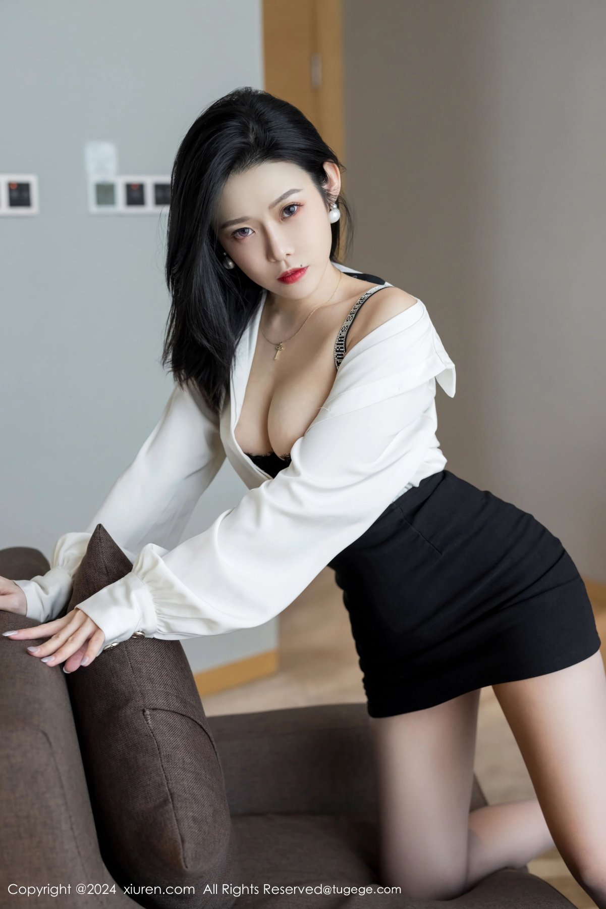 [XIUREN秀人网] 2024.10.23 NO.9329 luvian本能 [42P-399MB]