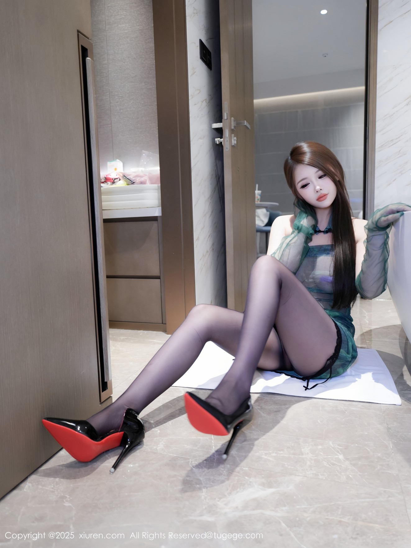 [XIUREN秀人网] 2025.08.18 NO.10660 甜妮 [52P]