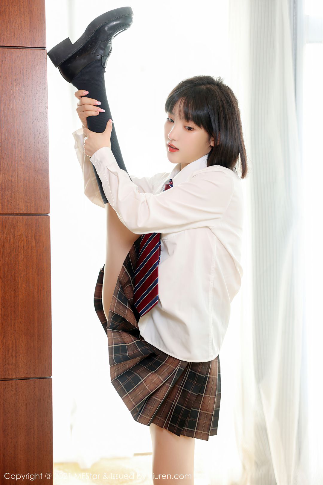 [MFStar模范学院] 2021.11.29 VOL.543 甜筒晓彤 [53P-526MB]