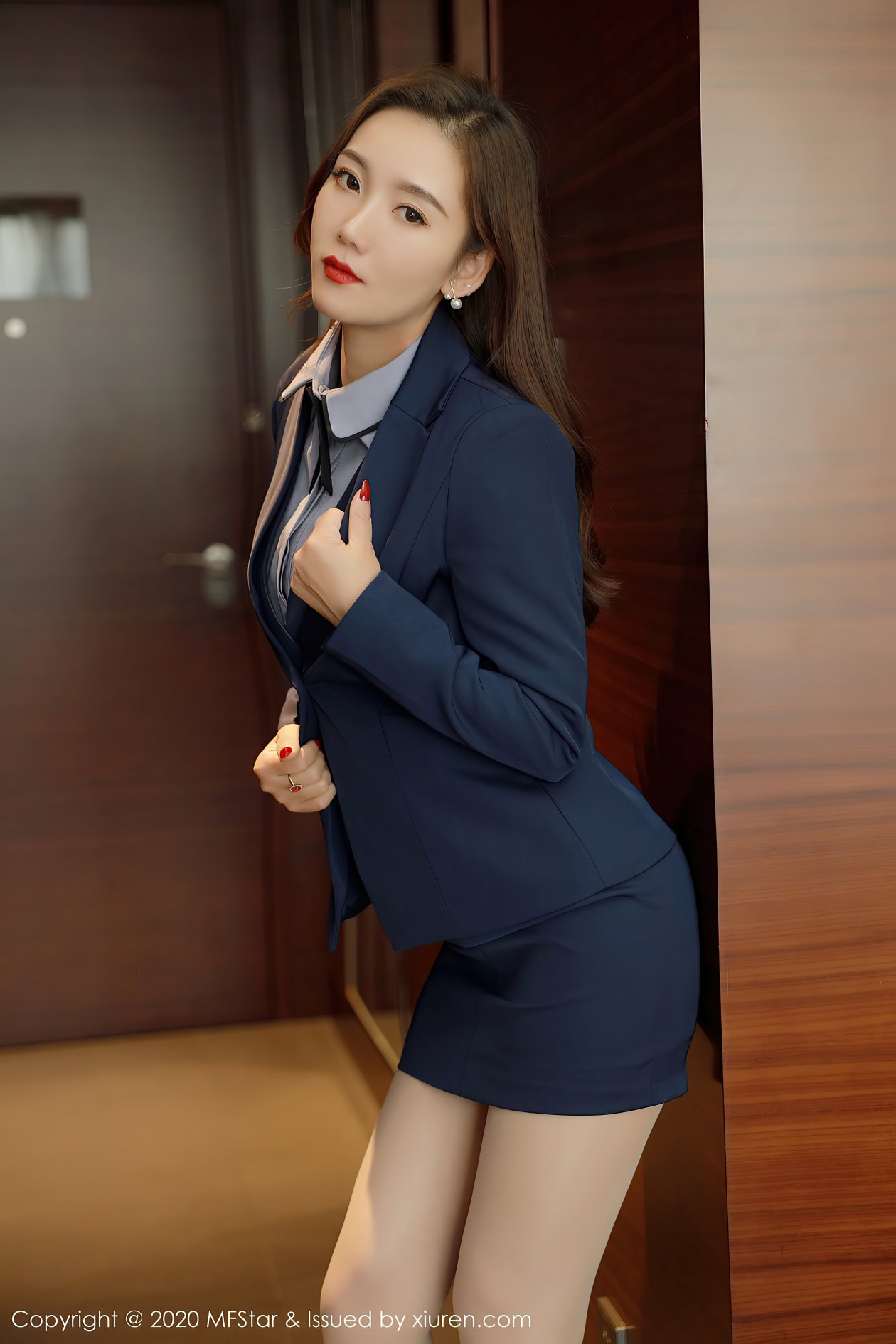 [MFStar模范学院] 2020.12.16 VOL.425 艾静香 [44P-412MB]