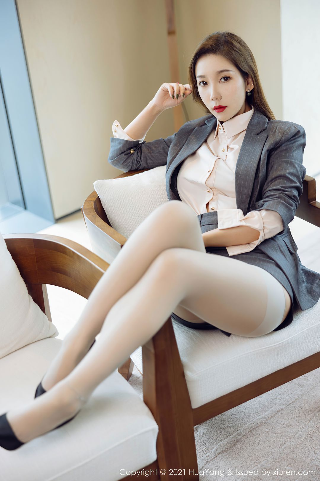 [HuaYang花漾] 2021.11.29 VOL.470 艾静香 [49P-491MB]