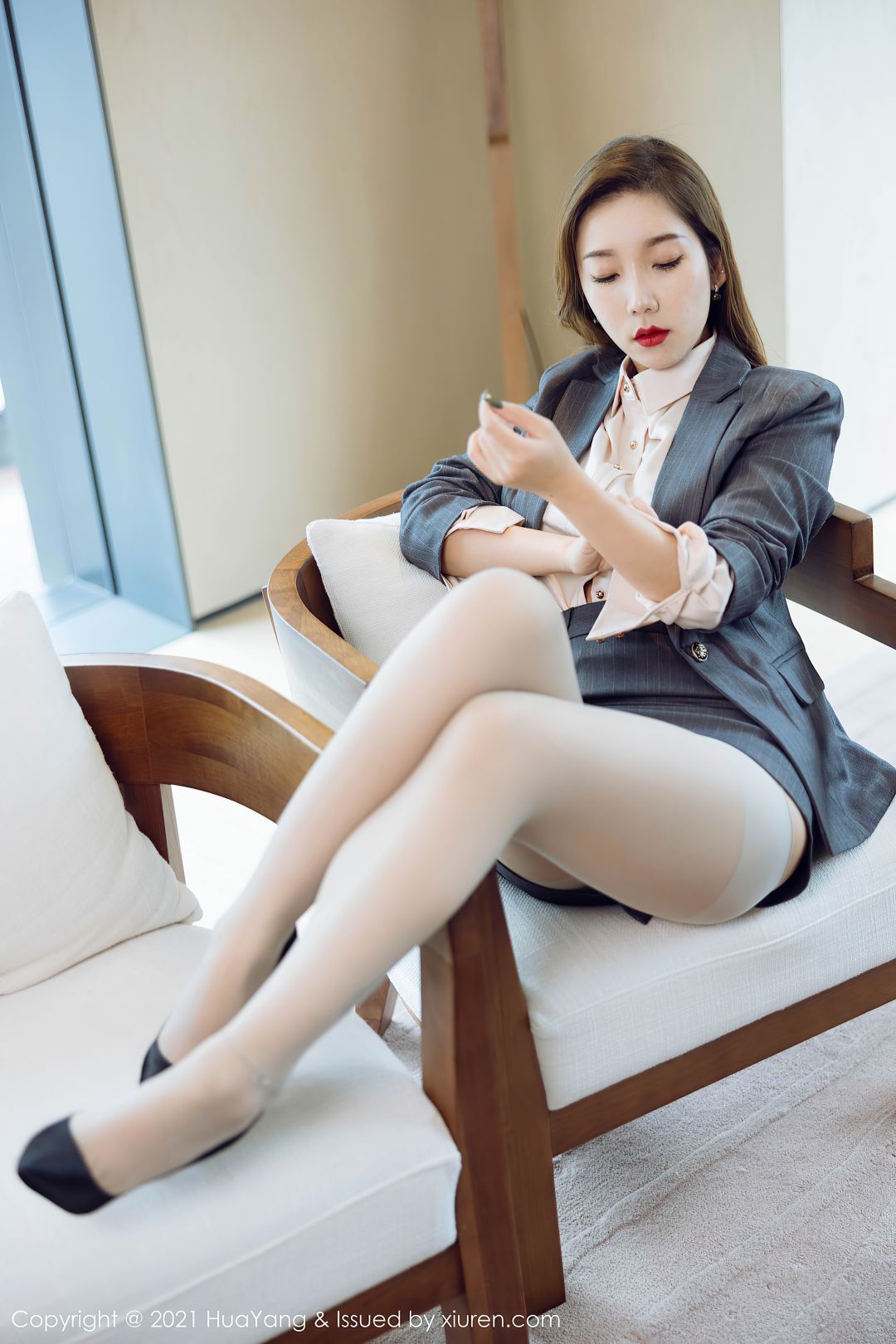 [HuaYang花漾] 2021.11.29 VOL.470 艾静香 [49P-491MB]