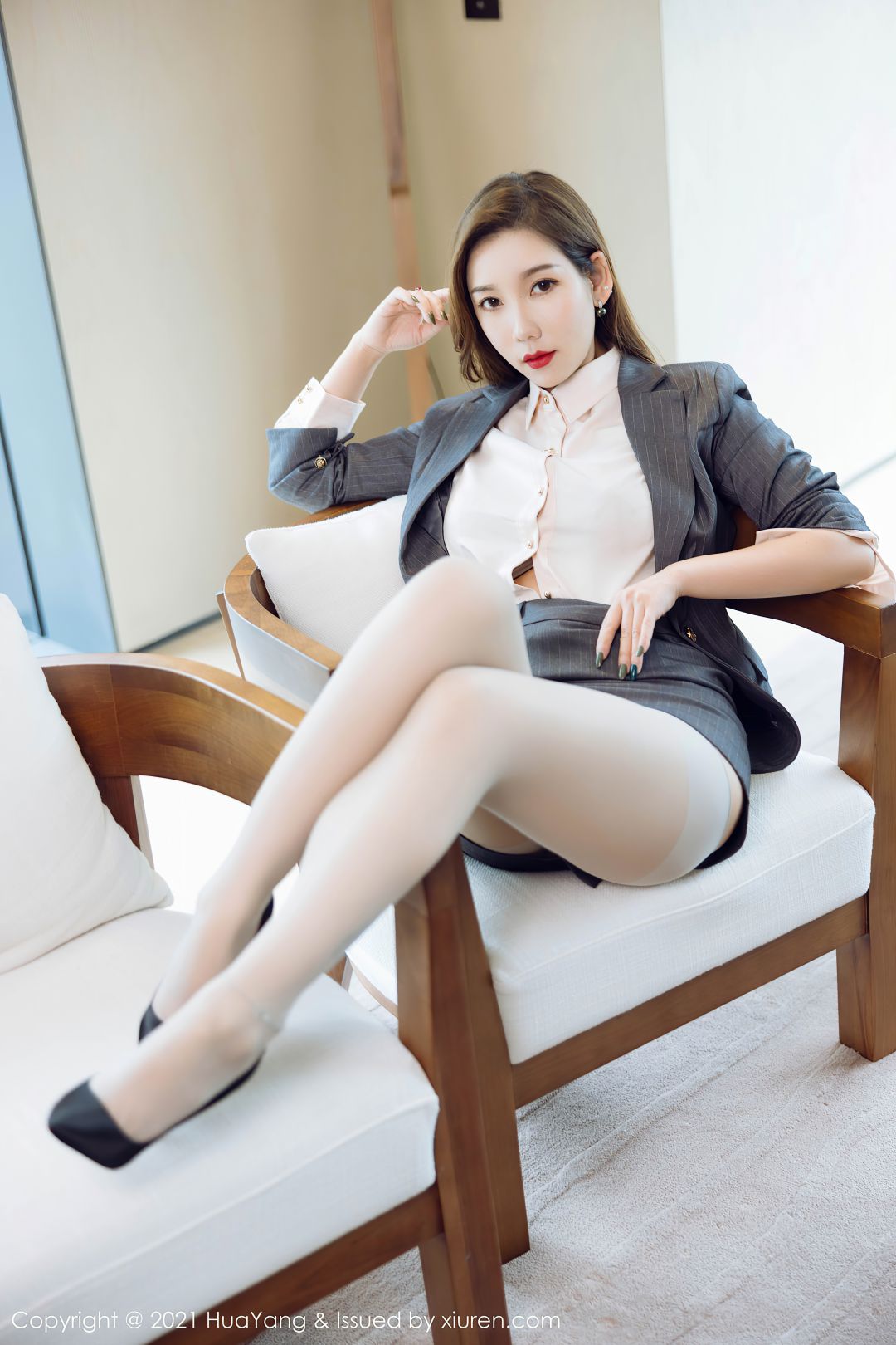 [HuaYang花漾] 2021.11.29 VOL.470 艾静香 [49P-491MB]