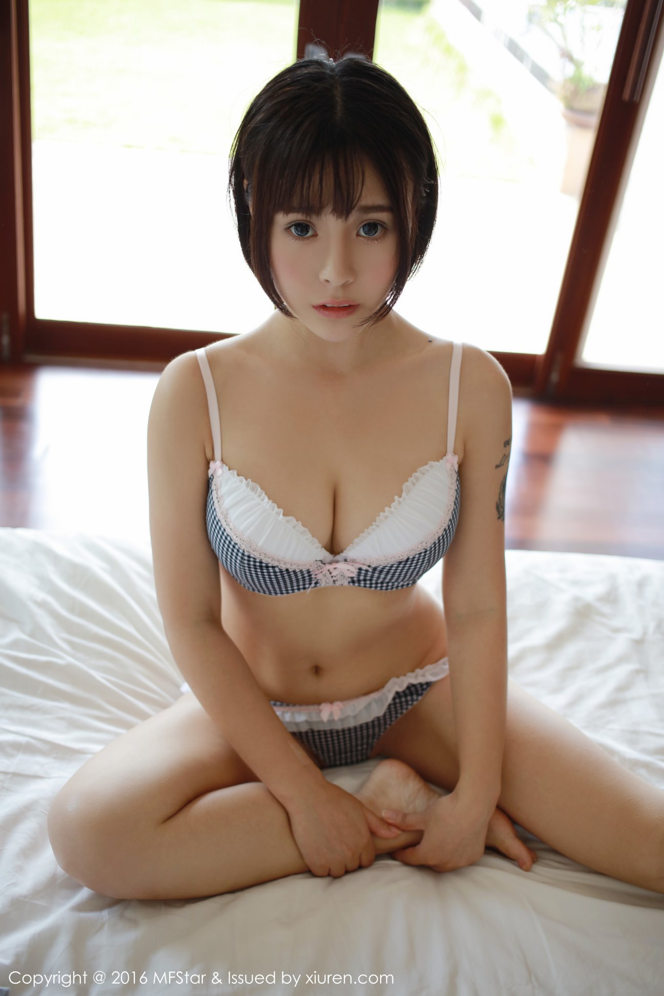 [MFStar模范学院] 2016.01.14 VOL.040 Evelyn艾莉 [51P-216MB]