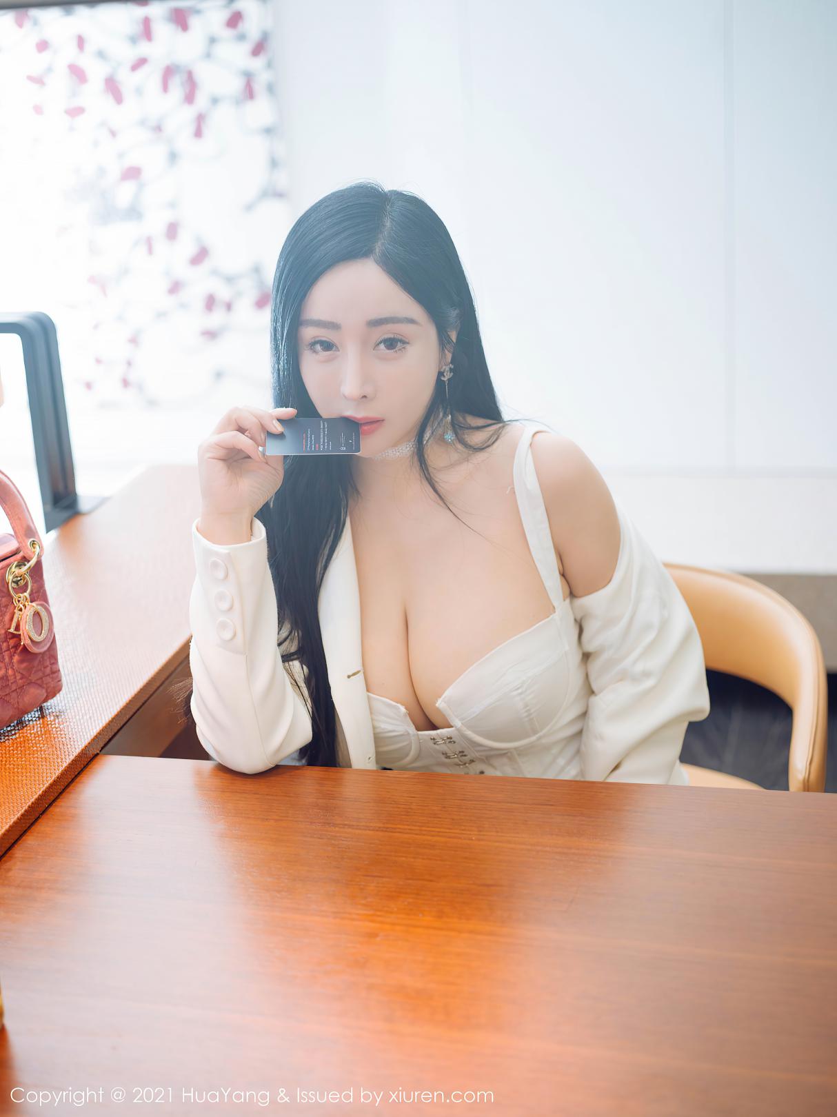 [HuaYang花漾] 2021.03.30 VOL.381 允爾 [46P-518MB]